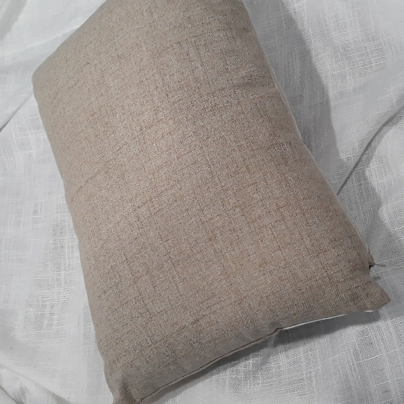 Snow dogs pillow. NWOT. - Picture 5 of 6